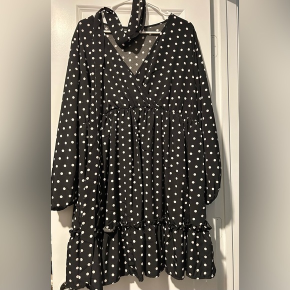 Maternity polka dot dress 👗 - Picture 3 of 4